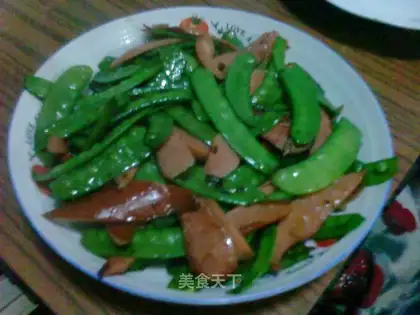stir-fried peas with roasted sausage