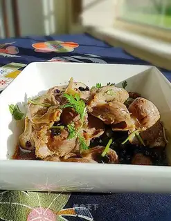 Braised chicken with garlic and black bean sauce