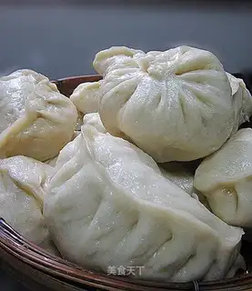 Pork and Chinese cabbage steamed buns
