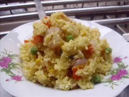 Fried rice with shrimp and egg