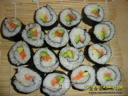 Avocado Salmon Sushi