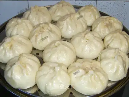 Big steamed bun with cilantro meat filling