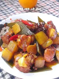 Stewed ribs with radish and seaweed