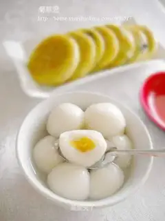 Sweet potato stuffed glutinous rice balls