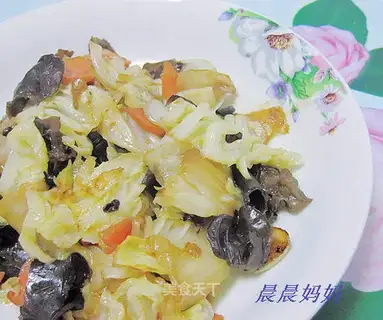 stir-fried black fungus and cabbage