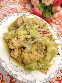Braised shrimp with cabbage