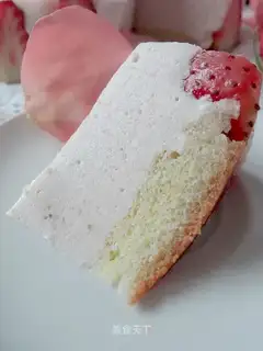 Strawberry yogurt mousse cake