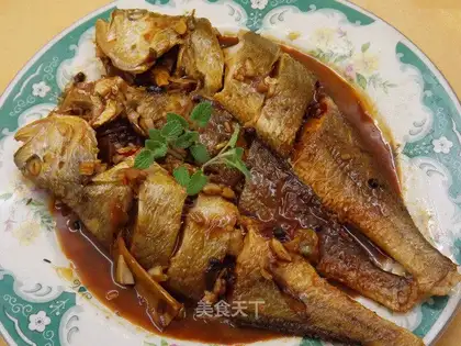 Home-cooked yellow croaker