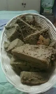 Electric rice cooker cake