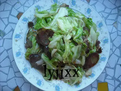 stir-fried cabbage with sausage