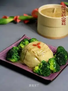 Steamed white mushroom in abalone sauce