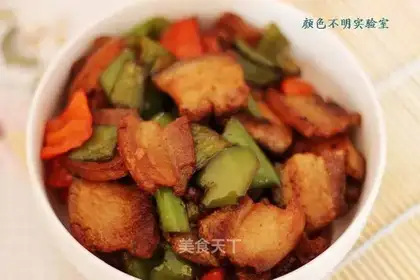 Pan-fried pork belly with pepper in salt