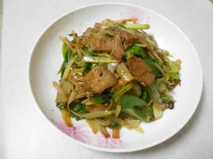 stir-fried pork with celery