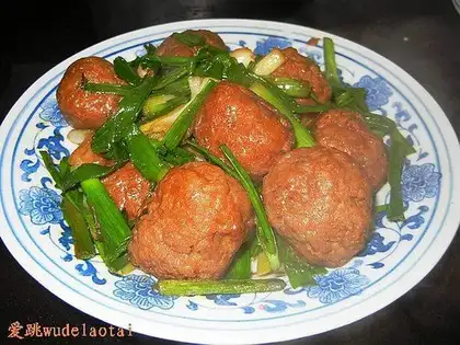 stir-fried lion head with green garlic