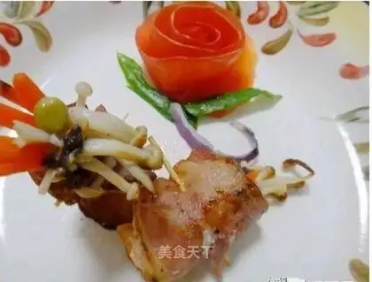 Black pepper bacon vegetable roll