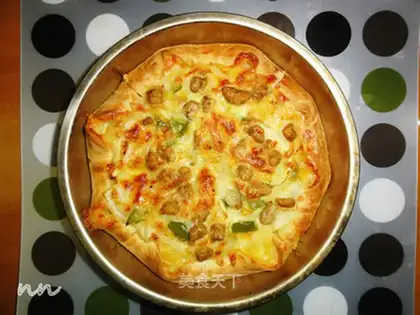 Beef pizza with cheese