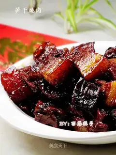 Dried bamboo shoots stewed meat