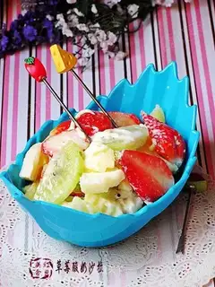 Yogurt strawberry salad