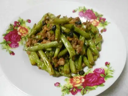 Dry stir-fried green beans