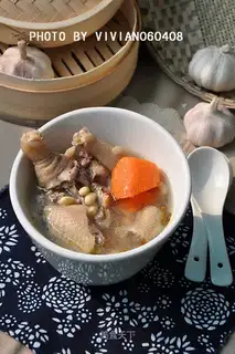Soybean chicken soup