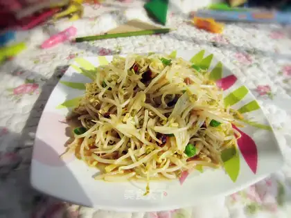 stir-fried bean sprouts