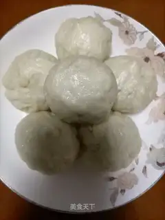 Bean-fruit pork bun