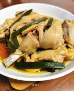A chicken with a sheep belly