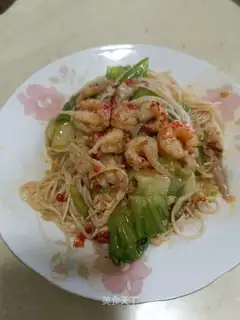 Garlic lobster noodles