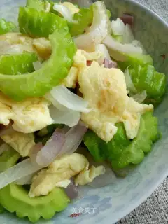 Suffering onion fried eggs