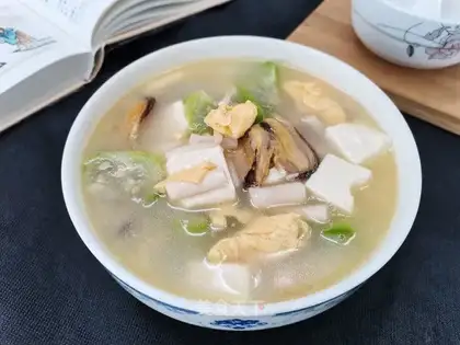 Smelt tofu eggs and mushroom soup