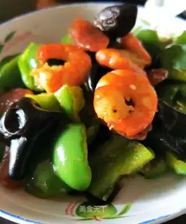 Shrimp sausage fried lantern pepper