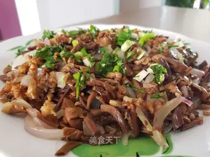 Tea mushroom fried meat