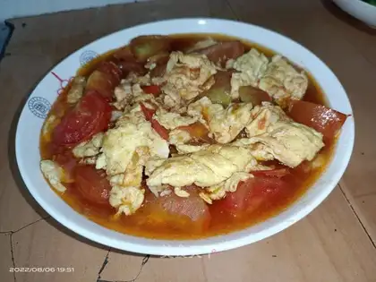 Tomato fried eggs