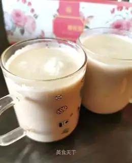 A simple, hot cocoon latte