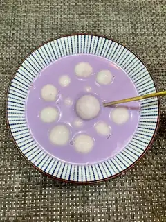 Taste cow milk soup