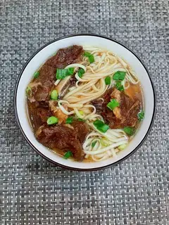 Red roast steak noodles
