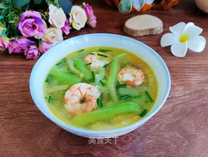 Shrimp smelt and melon soup