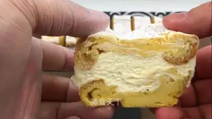 Puffy cream cake