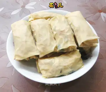 The gravy is white and a thousand packs