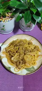 Snowflake beef pasta