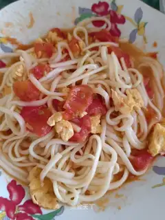 Tomato egg noodles
