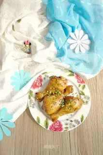 The chicken leg of the rice sauce