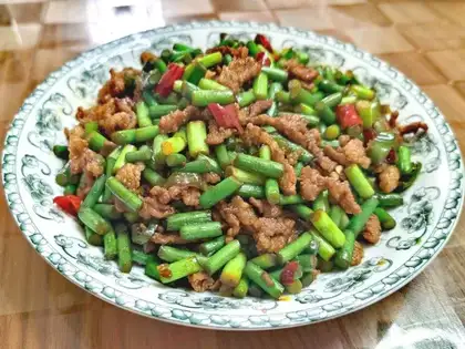 Garlic little fried meat
