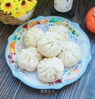 Celery pork buns