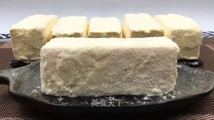 Old cream cake