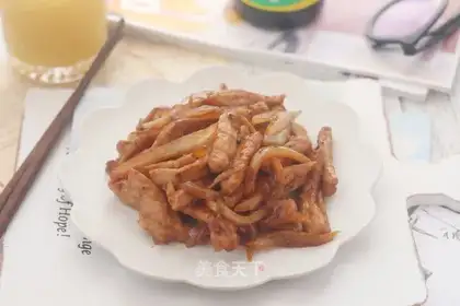 Black pepper onion fried pork