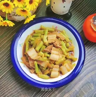 Five flowers and white beans