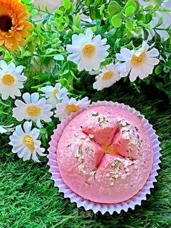 Girl's heart bread