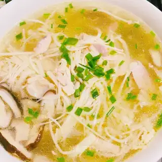 Chicken leg mushroom soup
