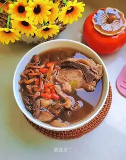 Gold mushroom ribs soup